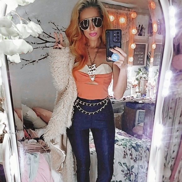 Meet your Posher, Lori - Picture 4 of 4